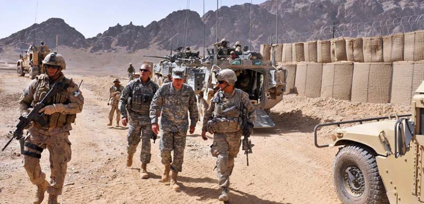 القوات الأمريكية وقوات الناتو تخلي قاعدة “باجرام” في أفغانستان
