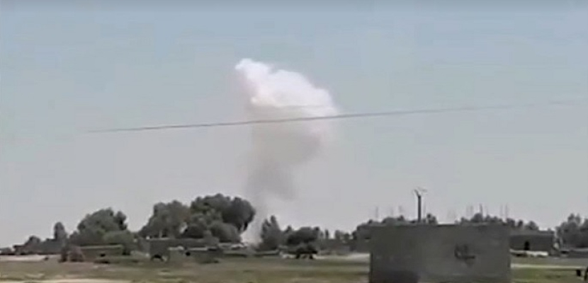 قصف صاروخي على قاعدة للجيش الأمريكي في أكبر حقول النفط شرقي سوريا