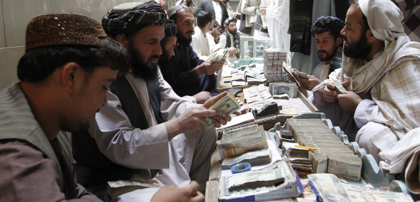 توقعات بتقلبات هائلة لأسعار الصرف .. بنوك أفغانستان تتأهب للفوضى
