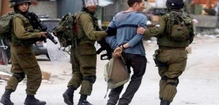قوات الاحتلال تعتقل عددا من الفلسطينيين فى مخيم جنين