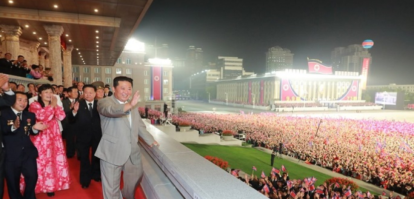 عرض عسكري في كوريا الشمالية احتفالا بذكرى التأسيس