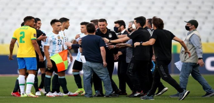 السلطات الصحية في البرازيل توقف مباراة الأرجنتين وتطالب بخروج 4 لاعبين