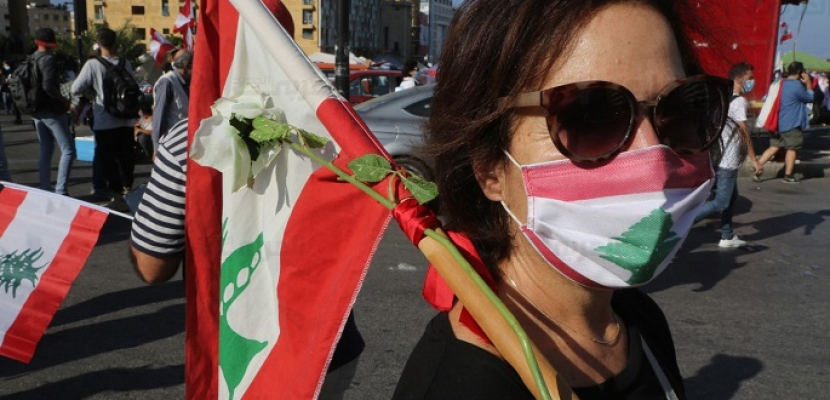 تجمع عدد من اللبنانيين بساحة الشهداء ببيروت لإحياء الذكرى الثانية لحراك 17 أكتوبر