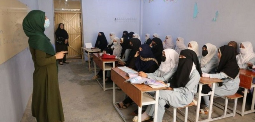 الجارديان : الغموض يخيم على مدارس هلمند مع حظر طالبان تعليم الفتيات