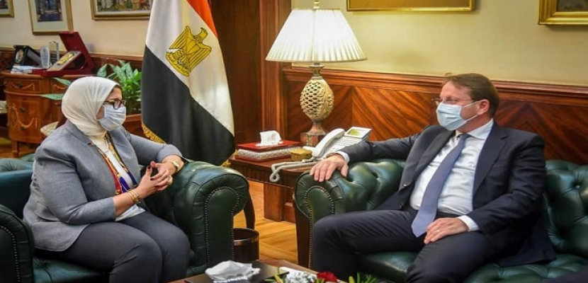 بالصور .. وزيرة الصحة تبحث مع مفوض الاتحاد الأوروبي لشئون الجوار الدعم للقطاع الصحي بمصر