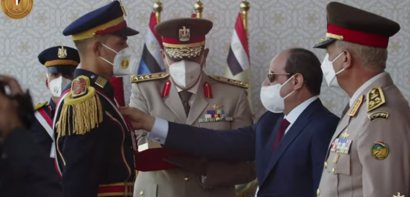 الرئيس السيسي يشهد حفل تخرج دفعات من الكليات والمعاهد العسكرية بالكلية الحربية