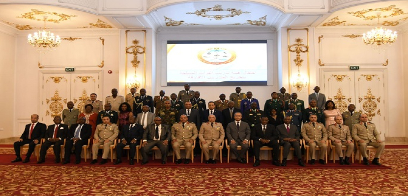 بالصور.. القوات المسلحة تحتفل بتخريج ثلاث دورات تدريبية للوافدين من 18 دولة أفريقية