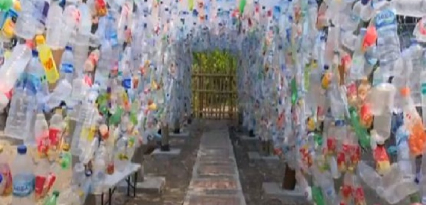 بالصور.. متحف مصنوع من البلاستيك المستعمل فى إندونيسيا للتوعية بتلوث البحار