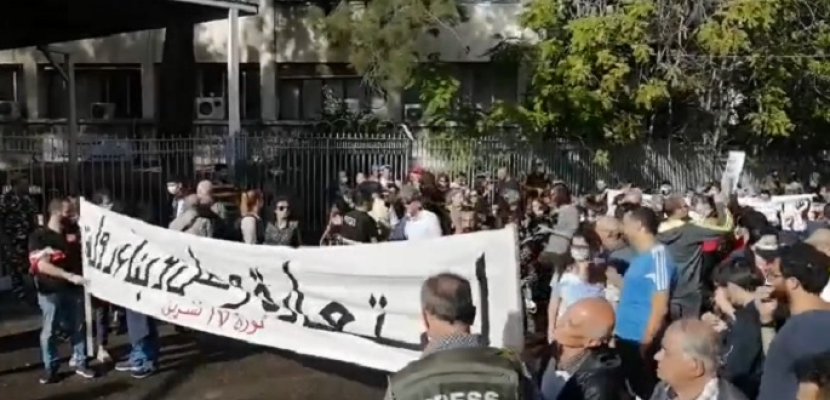 عامان على احتجاجات لبنان : شارع أحبطته الأزمات ومعارضة تستعد للانتخابات