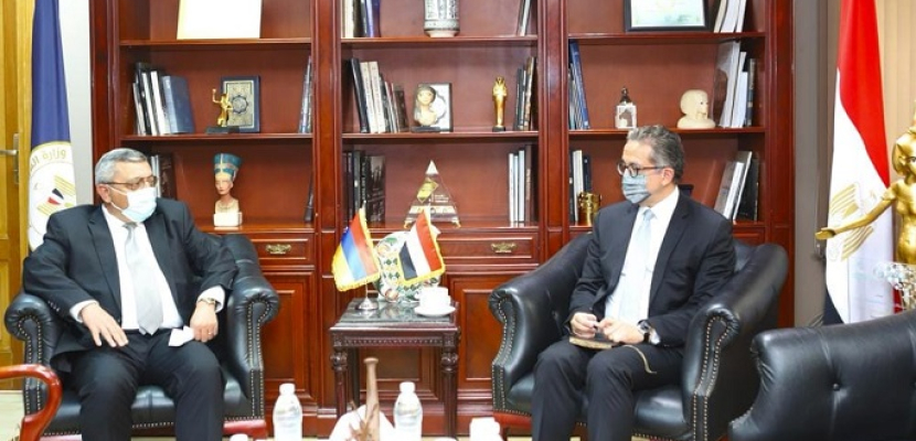 وزير السياحة والآثار يستقبل سفير دولة أرمينيا بالقاهرة