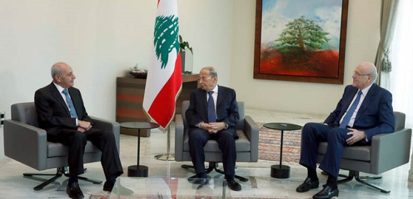 عون وبري وميقاتي يجتمعون عقب الاحتفال بعيد الاستقلال لبحث سبل عودة عمل الحكومة اللبنانية