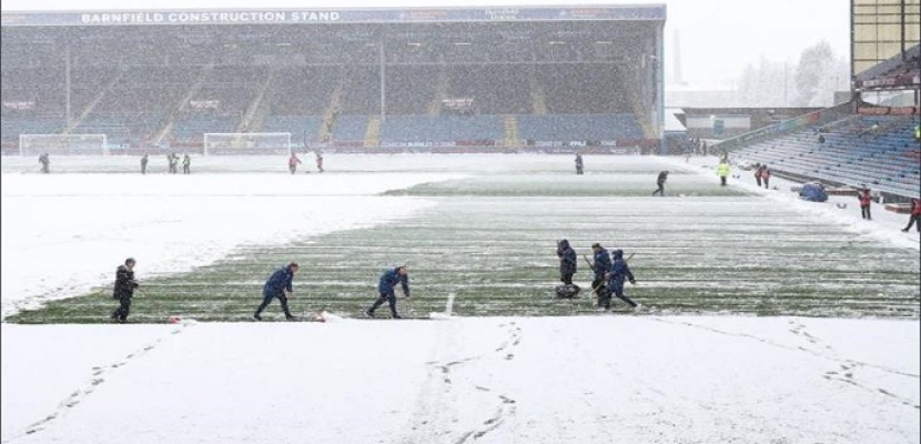 تأجيل مباراة توتنهام وبيرنلي بالدوري الإنجليزي بسبب الجليد