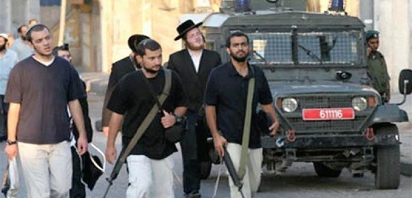مستوطنون إسرائيليون يعتدون على سكان حي الشيخ جراح بالقدس