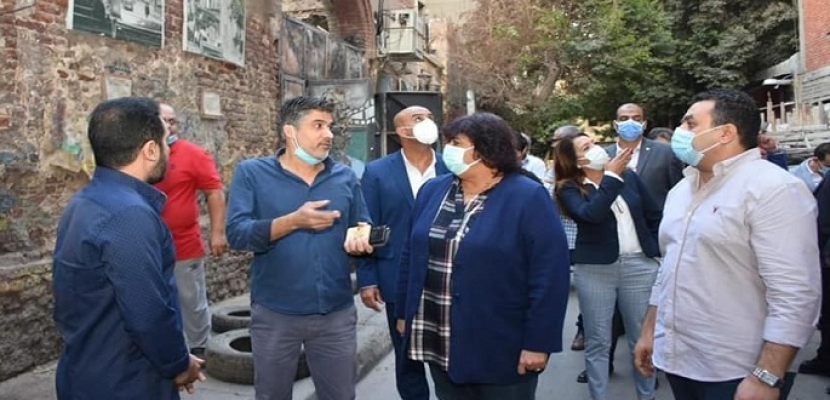 بالصور.. وزيرة الثقافة تتفقد آثار الحريق بمسرح الجزويت
