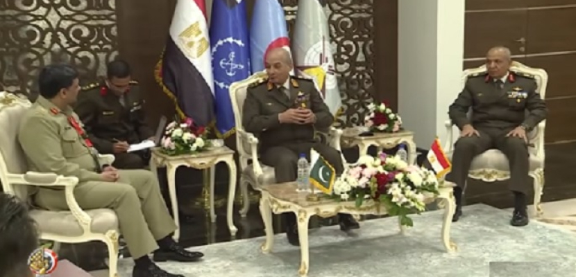 وزير الدفاع يلتقى بعدد من قادة الوفود العسكرية على هامش فعاليات معرض “إيديكس 2021”