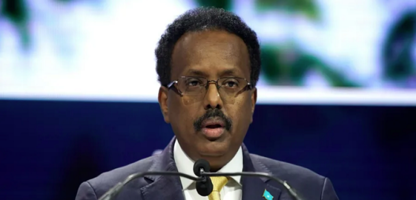 الرئيس الصومالي يوقف رئيس الوزراء عن العمل ويقيل قائد القوات البحرية