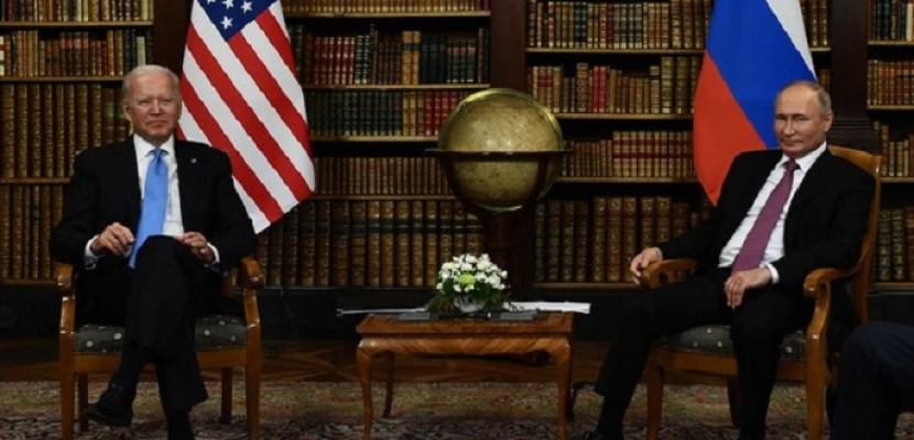 البيت الأبيض : بايدن وافق مبدئيا على الاجتماع مع بوتين بناء على مقترح ماكرون