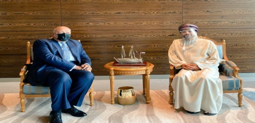 بالصور .. وزير الخارجية يصل مسقط للمشاركة فى اجتماعات اللجنة المشتركة مع سلطنة عمان