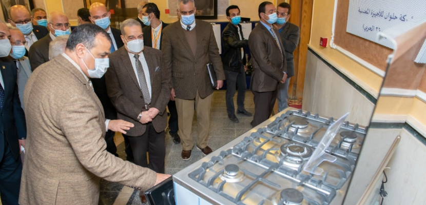 بالصور.. وزير الإنتاج الحربي يتفقد سير الأعمال بـ”حلوان للأجهزة المعدنية”