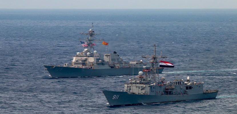 بالصور.. القوات البحرية المصرية والأمريكية تنفذان تدريبًا بحريًا عابرًا فى البحر الأحمر بنطاق الأسطول الجنوبى