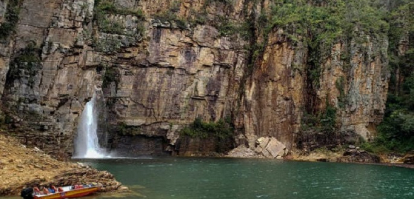 مصرع سبعة أشخاص جراء سقوط كتلة صخرية فوق قوارب في بحيرة بالبرازيل