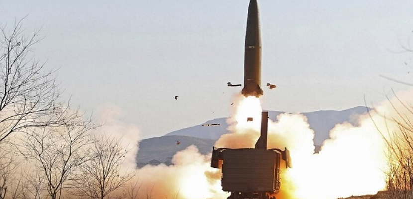 كوريا الشمالية تطلق صاروخين من قطار باتجاه البحر الشرقي
