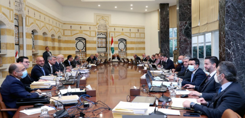 الحكومة اللبنانية توافق على زيادات للموظفين والعسكريين وتقرر عقد جلسات يومية لإقرار الموازنة