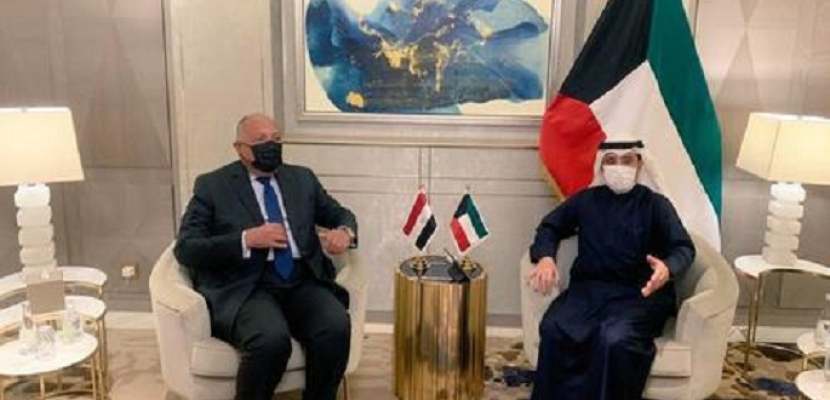 وزير الخارجية يلتقي نظيره الكويتي لبحث العلاقات الأخوية بين البلدين
