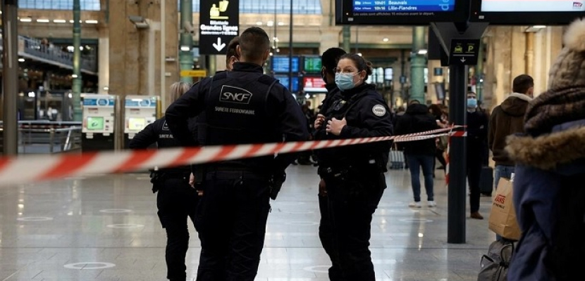 مقتل شخص برصاص شرطيين بعدما هددهما بسكين في محطة قطارات بباريس