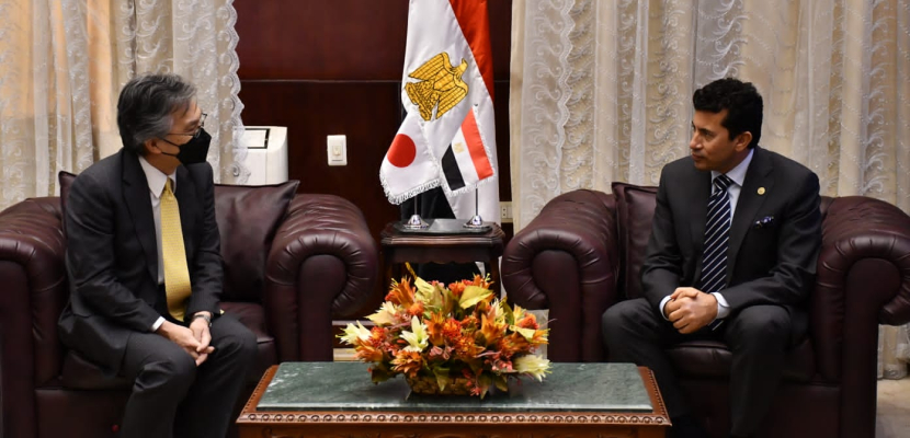 وزير الشباب والرياضة يستقبل السفير الياباني بمصر ورئيسي اتحادي الكاراتيه والجودو