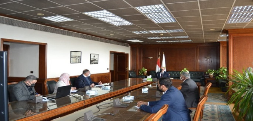 وزير الري يبحث مع قيادات الوزارة المشاركة المصرية في المنتدى العالمي التاسع للمياه بداكار