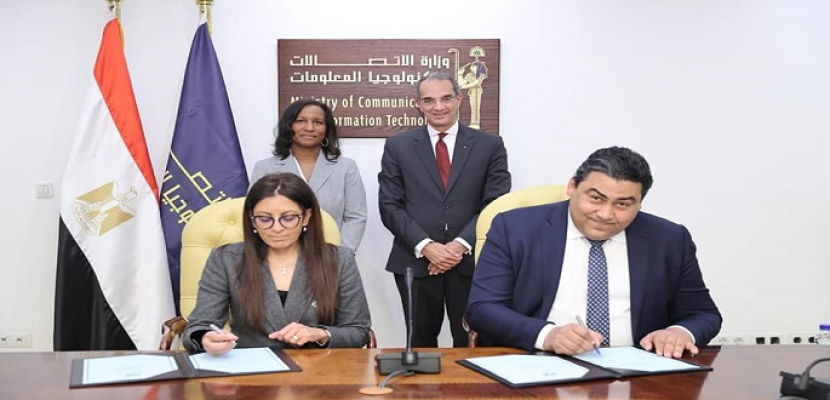 وزير الاتصالات يشهد توقيع بروتوكول تعاون بين الشركة المصرية للاتصالات وشركة “IBM”