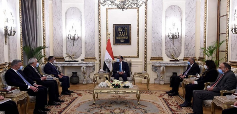 بالصور.. رئيس الوزراء يبحث مع محافظ البنك المركزي العراقي تعزيز التعاون بين البلدين