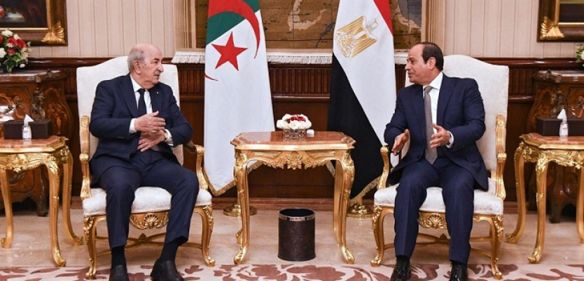 السيسى يؤكد تطلع مصر لدفع أطر التعاون مع الجزائر على شتى الأصعدة