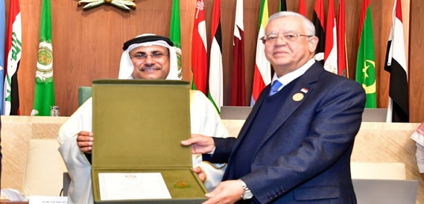 بالصور.. رئيس النواب يتسلم جائزة البرلمان العربي للعاصمة الإدارية كأفضل مشروع عربي