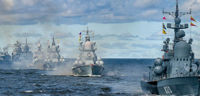 روسيا تبدأ مناورات عسكرية في البحر الأسود .. وتندد بـ ” الهستيريا الأميركية “