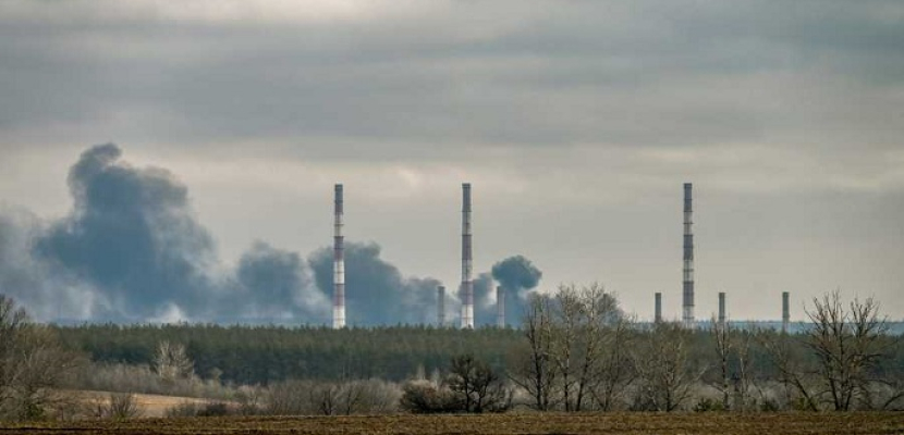 دوى أصوات انفجارات على خط المواجهة في لوجانسك بين القوات الأوكرانية والانفصاليين الموالين لروسيا