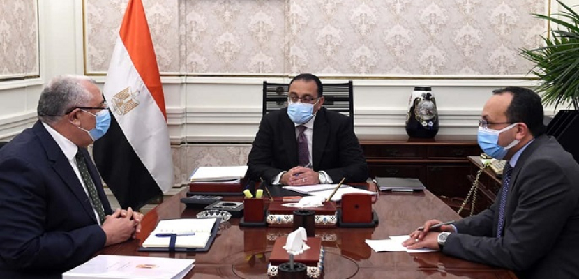 بالصور .. رئيس الوزراء يستعرض مع وزير الزراعة ملفات عمل الوزارة
