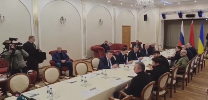 الوفدان الروسي والأوكراني ينهيان أول محادثات في بيلاروسيا ويعتزمان إجراء “جولة ثانية”