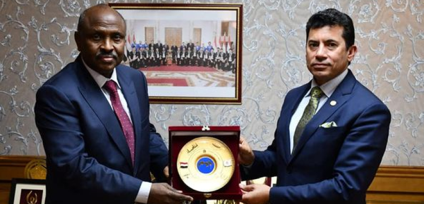 بالصور.. وزير الشباب والرياضة يبحث مع سفير جيبوتي تعزيز التعاون الثنائي