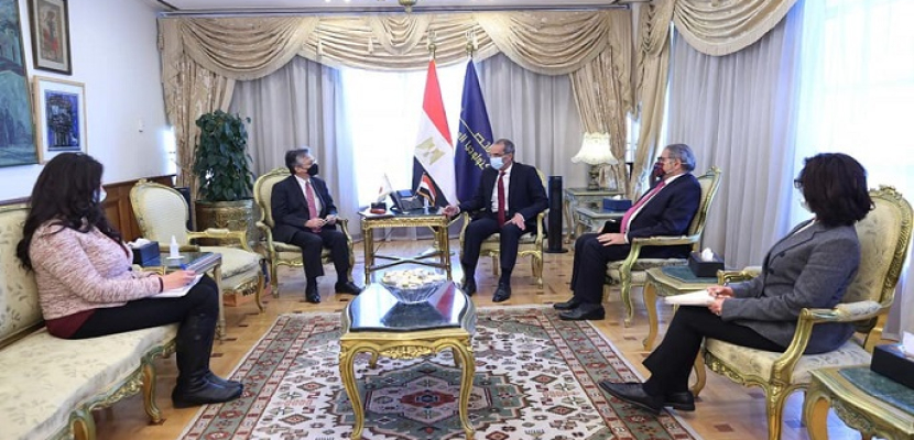 بالصور .. وزير الاتصالات يلتقى سفير اليابان في القاهرة لبحث فرص جذب الاستثمارات