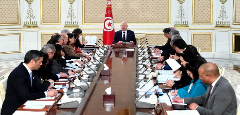 مجلس الوزراء التونسي يناقش وضع البلاد على الصعيدين الاقتصادي والاجتماعي