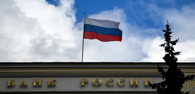المركزي الروسي: لن يتم فرض حظر تداول الدولار واليورو في البلاد