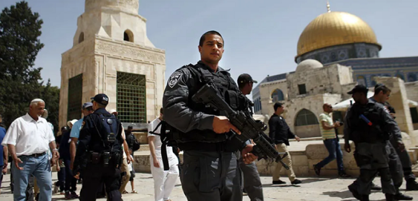 الاحتلال الإسرائيلي يفرج عن مُعتقلي الجمعة الماضية من المسجد الأقصى باستثناء خمسة منهم