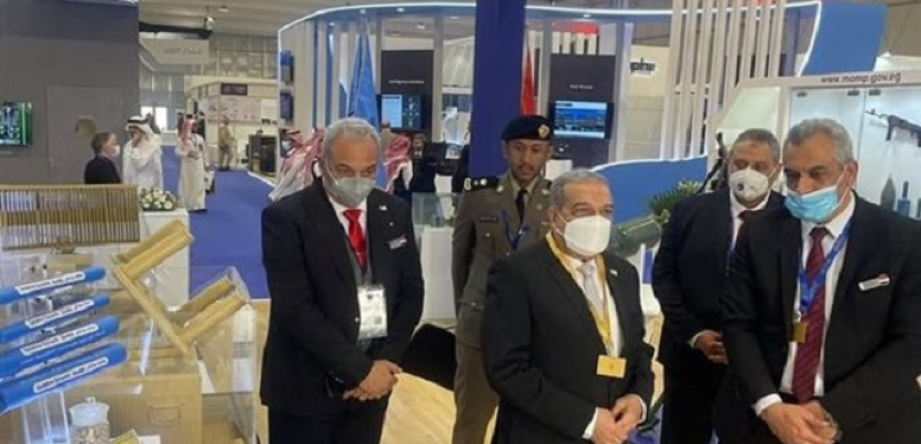 وزير الدولة للإنتاج الحربي يتفقد جناح الوزارة في “معرض الدفاع العالمي” بالرياض