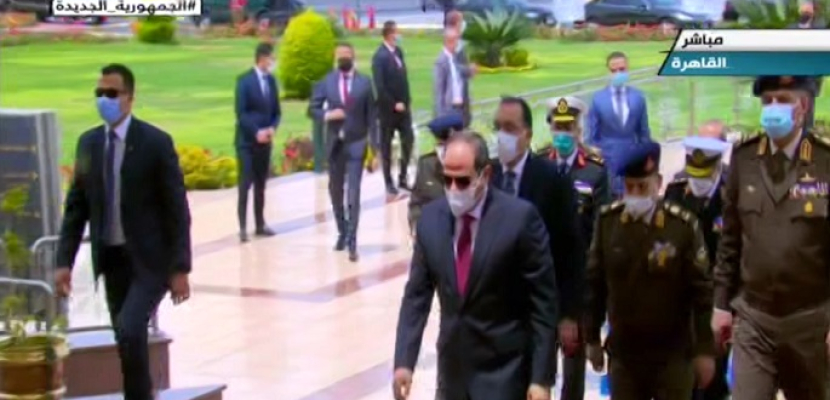 الرئيس السيسي يصل إلى مسجد المشير طنطاوي لأداء صلاة الجمعة بمناسبة ذكرى العاشر من رمضان