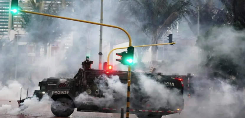 اشتباكات بين الشرطة ومتظاهرين في عدة مدن كولومبية