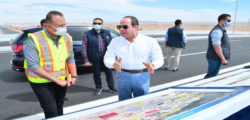 بالصور.. الرئيس السيسي يتفقد أعمال التطوير على امتداد طريق القاهرة السويس