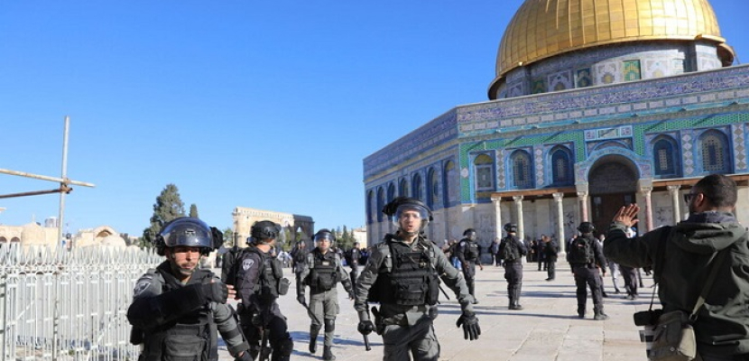 وزير الأوقاف الفلسطيني: رفع الأعلام الإسرائيلية في المسجد الأقصى اعتداء صارخ على المقدسات