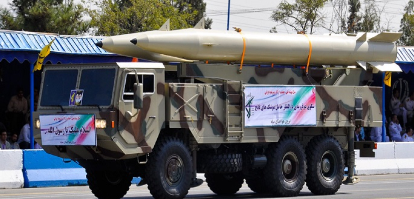 إيران تكشف عن أسلحة حديثة في استعراض ” يوم الجيش “